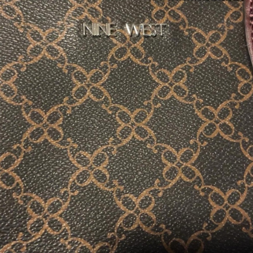 Nine West✨🤎🖤Patterned Satchel in Brown and Burgundy - Picture 3 of 3